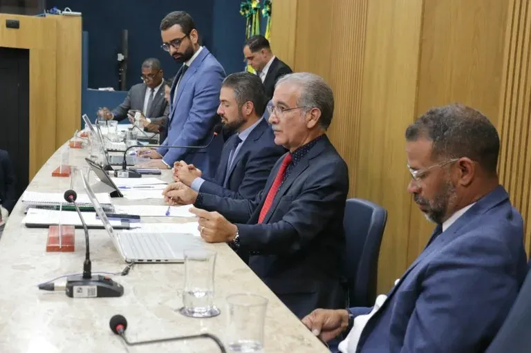 Sessão da Câmara Municipal de Aracaju que aprovou a redução do ISSQN para ônibus